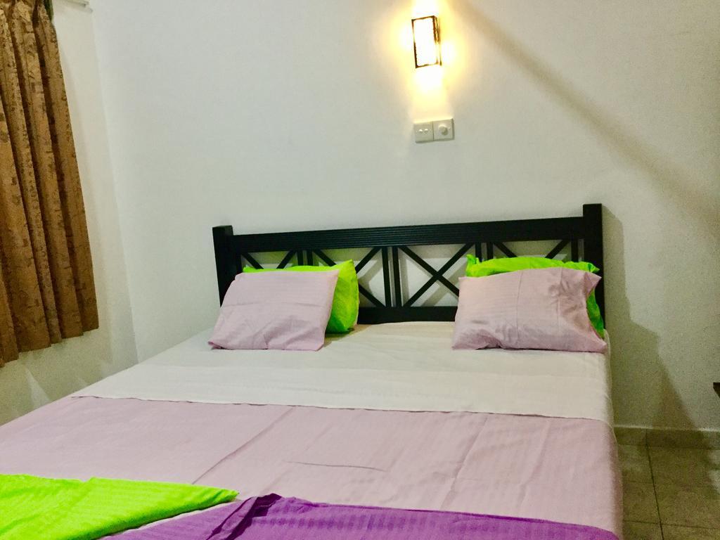 Hikkaduwa Family Inn Buitenkant foto