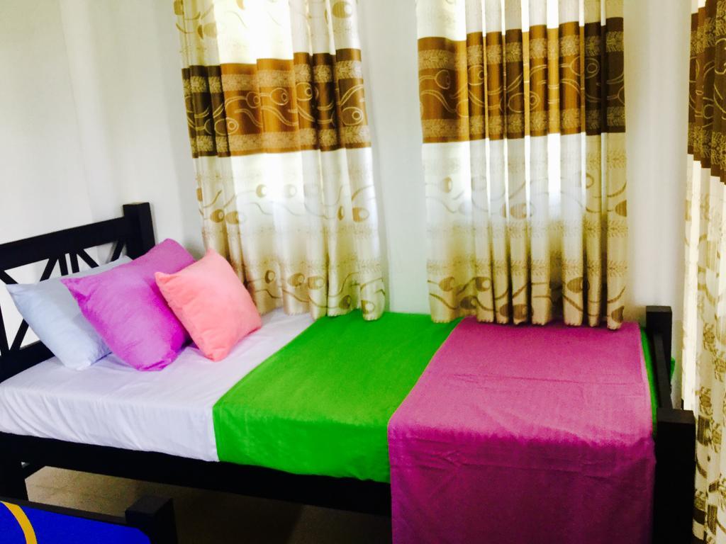 Hikkaduwa Family Inn Buitenkant foto