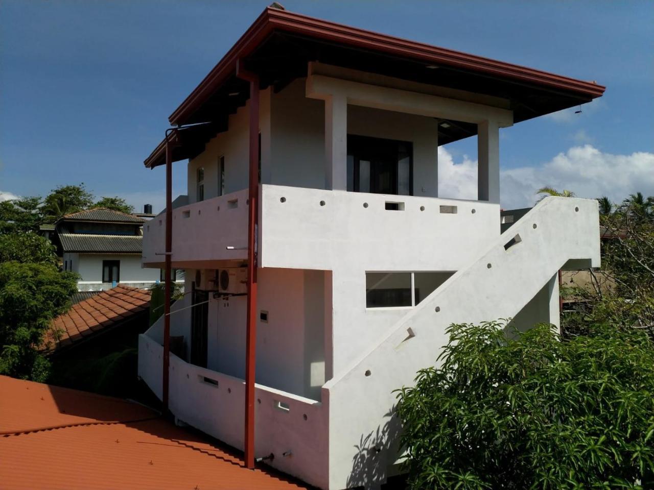 Hikkaduwa Family Inn Buitenkant foto