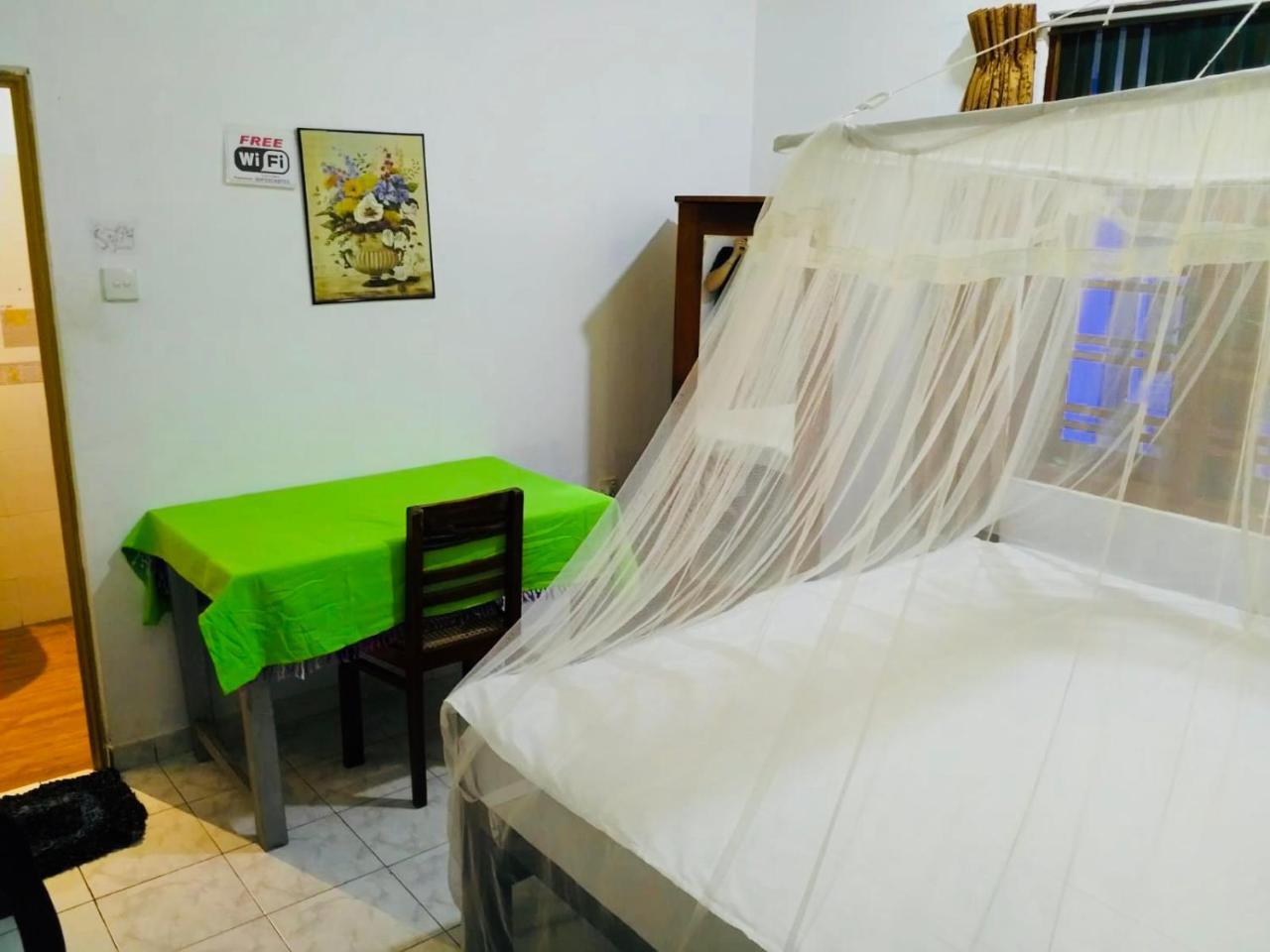 Hikkaduwa Family Inn Buitenkant foto