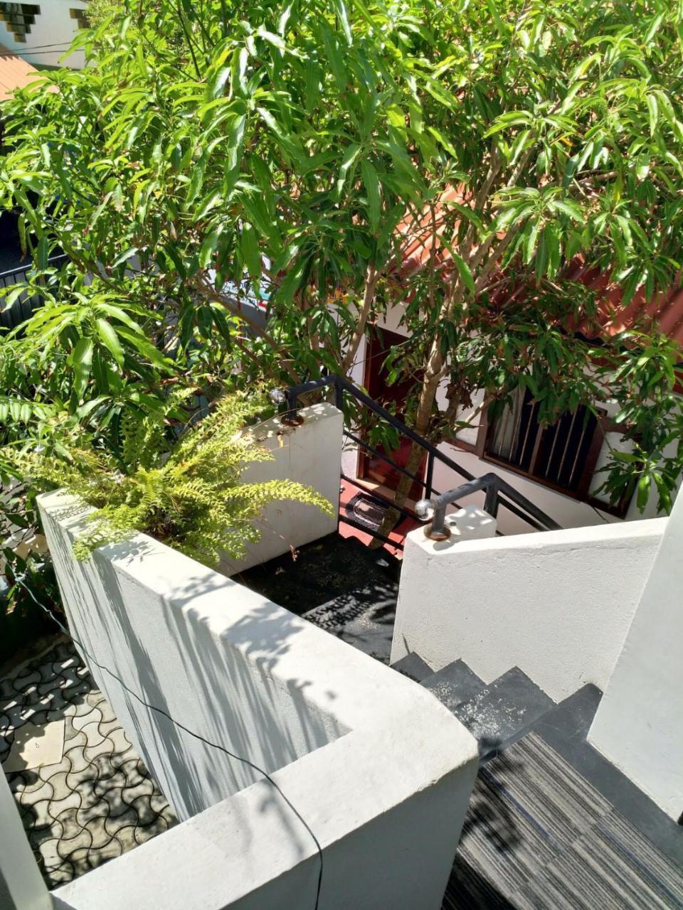 Hikkaduwa Family Inn Buitenkant foto
