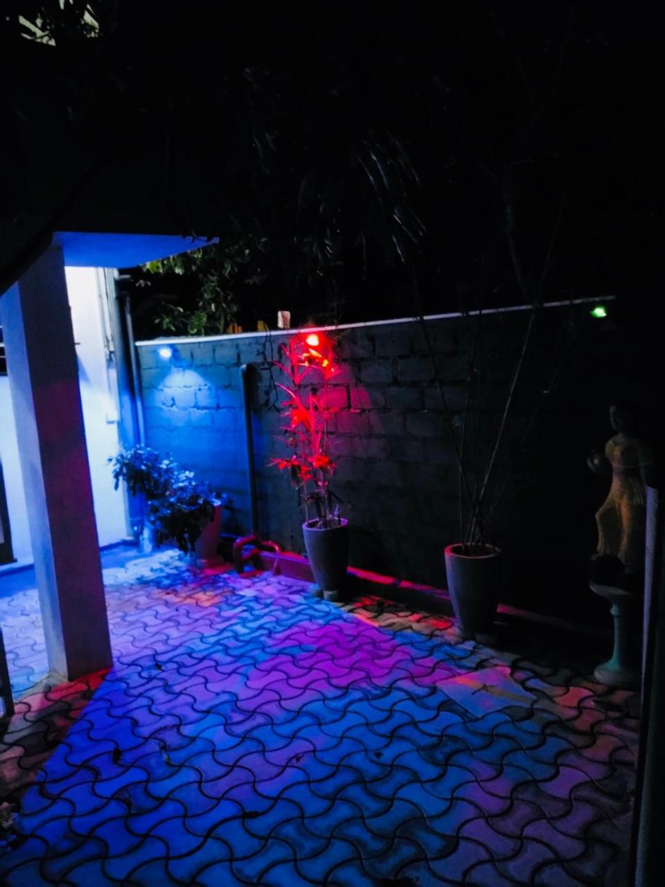 Hikkaduwa Family Inn Buitenkant foto