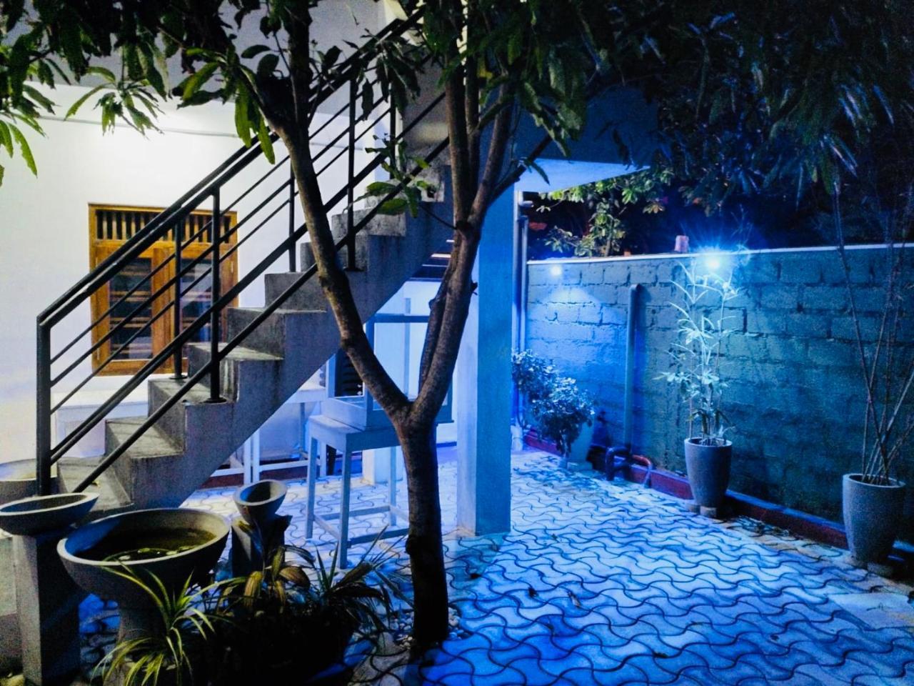 Hikkaduwa Family Inn Buitenkant foto