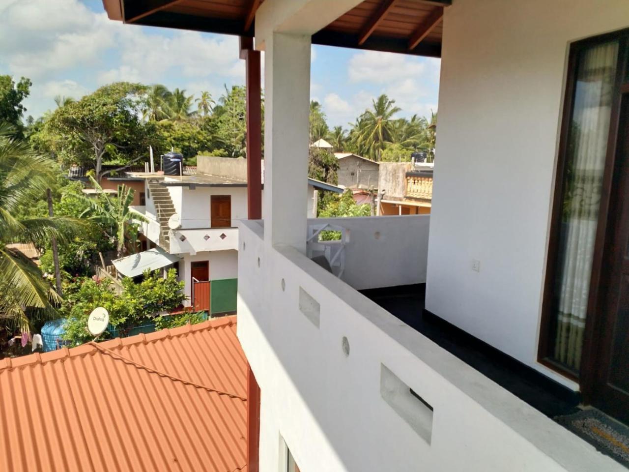 Hikkaduwa Family Inn Buitenkant foto